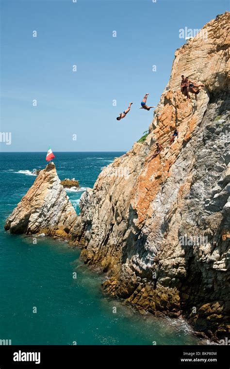 Cliff diving acapulco mexico hi-res stock photography and images - Alamy