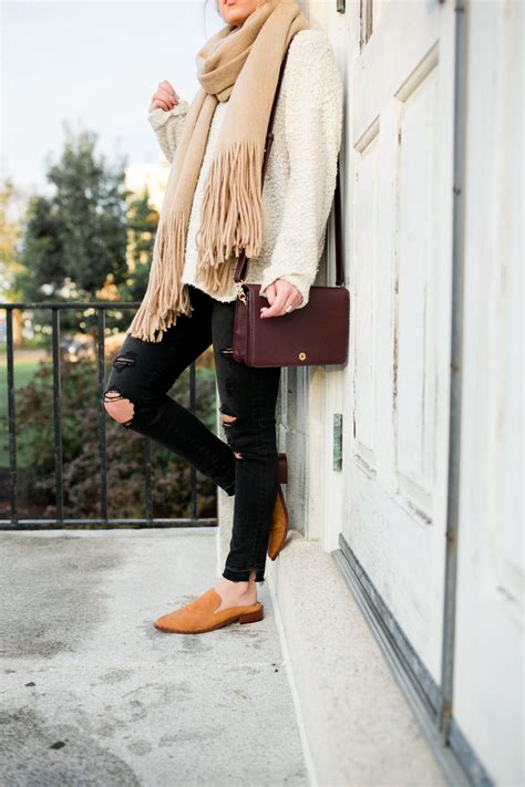 Shoe Trend: Slides (With images) | Fall outfits, Cozy outfit, Scarf casual