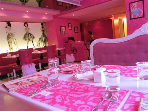 File:Interior of the Barbie Cafe.jpg - Wikipedia