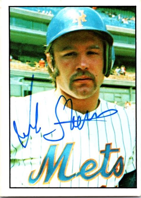 John Stearns autographed Baseball Card (New York Mets) 1975 SSPC #8