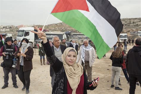 Several tens of people protest in Vilnius against Israeli actions in Gaza - EN.DELFI