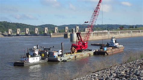 River dredging on the Ohio River. - YouTube