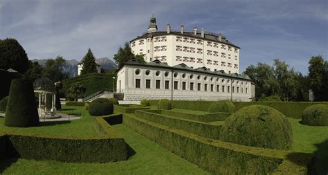 Kasteel Schloss Ambras bij Innsbruck|Tirol in Oostenrijk