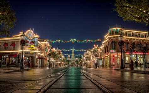 Christmas Town Main Street 4k Wallpaper in 2020 | Christmas lights wallpaper, Christmas live ...