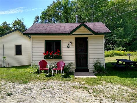 Cabin #1 - The Loft, Cabins, Cadillac, United States of America | Glamping Hub