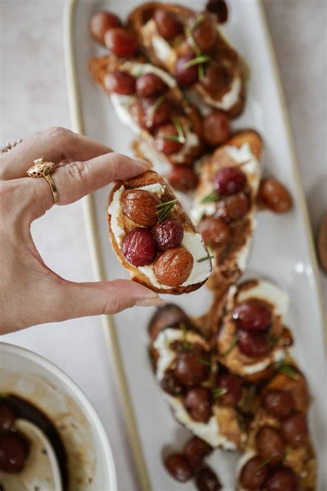 Crostini with Roasted Grapes | FoodByMaria Recipes