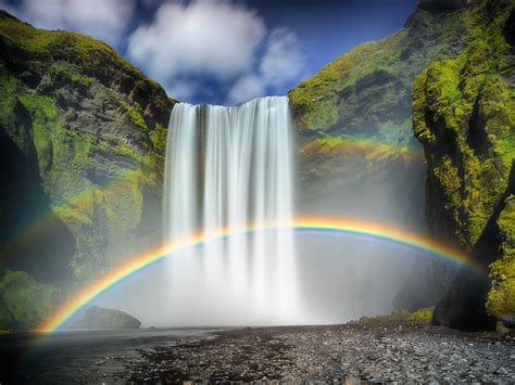 Rainbows of Skogafoss by Guy Havell | Schöne wasserfälle