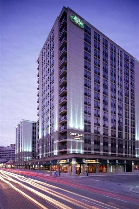 Courtyard by Marriott Toronto Downtown in Toronto (ON) - Room Deals, Photos & Reviews