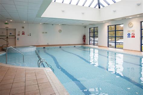 Swimming Pool © Holiday Inn London Shepperton - Greatdays Group Travel