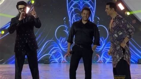 Salman Khan And Akshay Kumar Groove To ‘Main Khiladi’ Song In Towels At ...