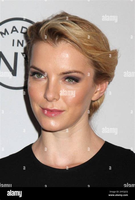 Betty Gilpin attending a photocall for "Nurse Jackie" held at The Paley ...