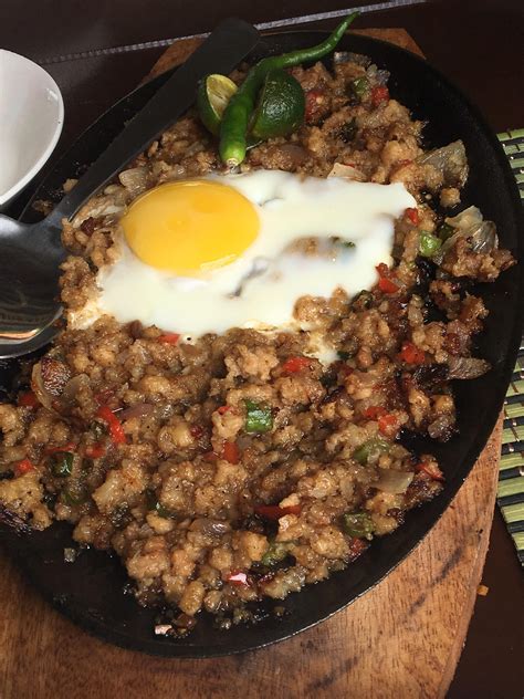 [I Ate] Crocodile Sisig : r/food