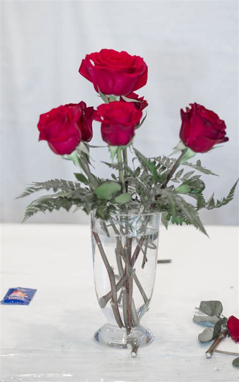 How to Arrange Flowers like a Pro - Paint Yourself A Smile | Flower arrangements, Creative ...