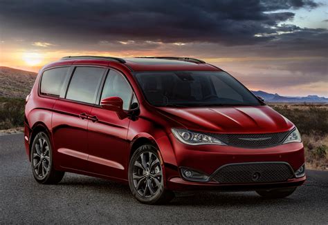 2019 Chrysler Pacifica trim Levels Explained | CarHub North York Chrysler