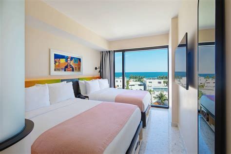 Hotel Rooms in Miami Beach FL | Moxy Miami South Beach