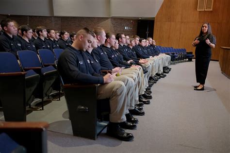 Pioneering US police training program offers recruits an undergraduate ...