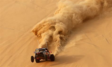 Blazing across dunes: Emiratis gather for drag racing festival - Multimedia - DAWN.COM