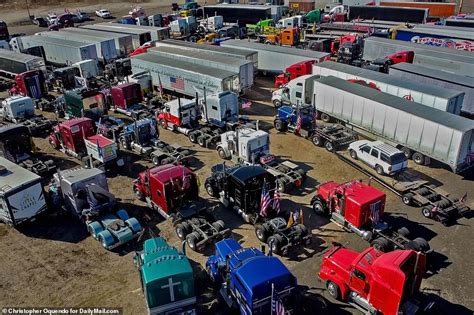 Keep on truckin'! People's Convoy enters its final push of 11-day journey | Daily Mail Online