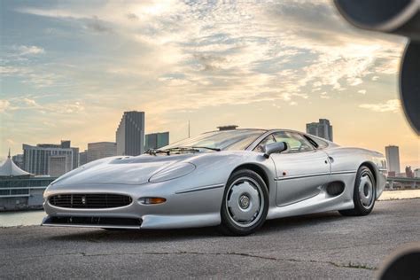 446-Mile Jaguar XJ220 is Probably the Cleanest One You’ll Ever See