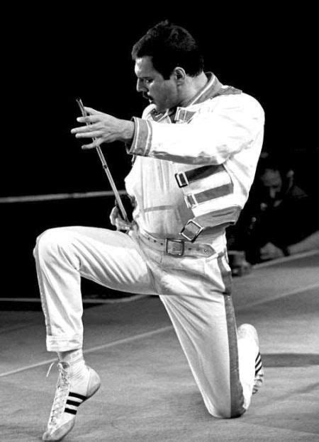 freddie mercury pose