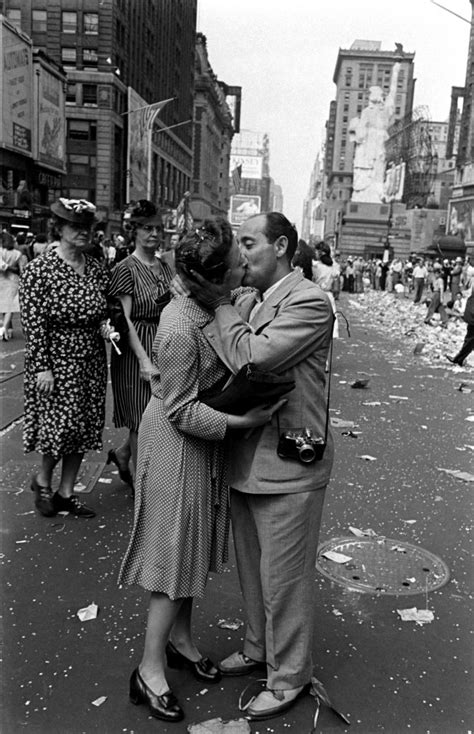 V-J Day Kiss in Times Square: Go Behind the Lens of That Famous Photo