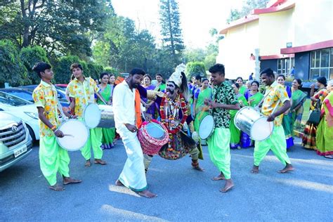 Veeragase Folk Dance, Dress, History, Origin, Style & Images