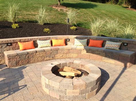 Retaining wall with seating | Backyard seating area, Fire pit backyard ...