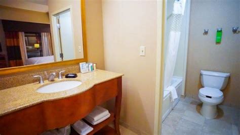 Hampton Inn Pittsburgh Review - A Perfect Location Downtown