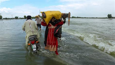 What are the causes of severe floods in Pakistan