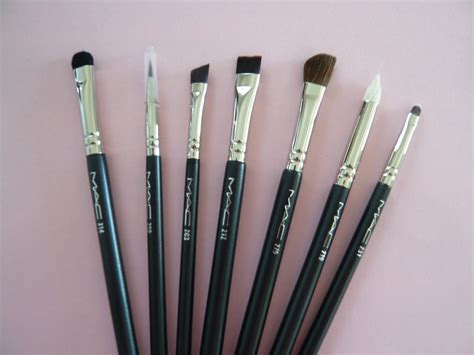 Beauty Express : MAC 10-piece Brush Set