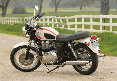 2005 Triumph Bonneville T100 - Road Test Review | Rider Magazine