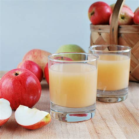 Apple Juice Recipe - Yummieliciouz