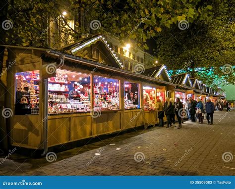 People Row of Stalls on Manchester Xmas Fair Editorial Stock Photo ...