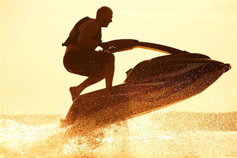 5 Exhilarating Jet Skiing Spots in Massachusetts