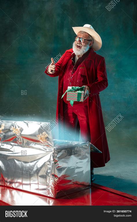 Santas Offers. Modern Image & Photo (Free Trial) | Bigstock