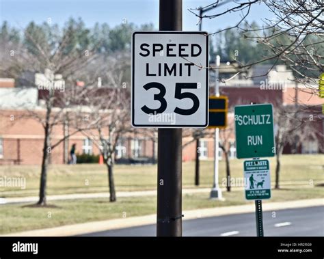 Speed limit 35 sign Stock Photo - Alamy