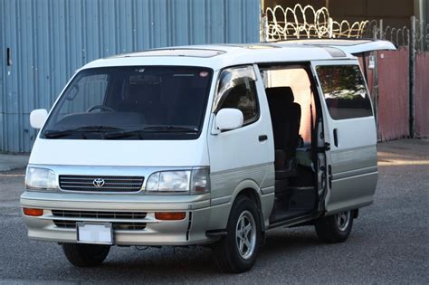 Toyota HiAce Super Custom Living Saloon EX Is Fresh From Japan, Looks Like a Great Camper ...