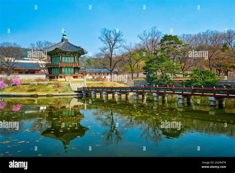 Hyangwonjeong Pavilion, Gyeongbokgung Palace, Seoul, South Korea Stock Photo - Alamy