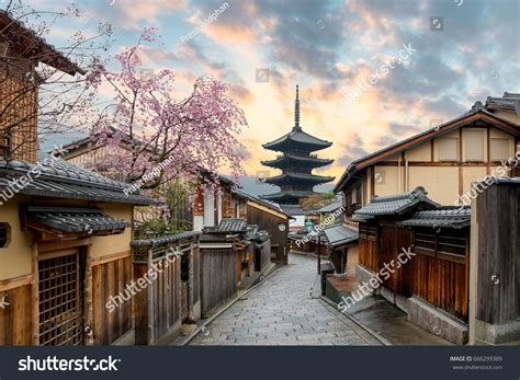 2,424 Yasaka pagoda Images, Stock Photos & Vectors | Shutterstock