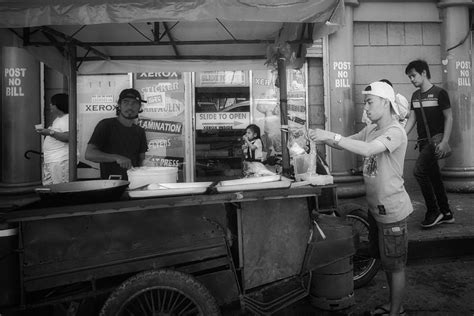 Food Cart | Mayb the girl in the background doesn't like the… | Flickr