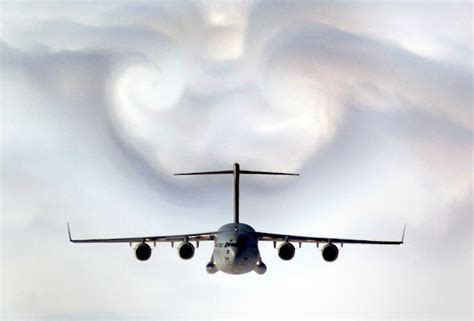 What is wake turbulence? - Aircraft Nerds