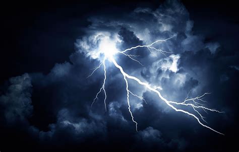 Facts About Lightning Strikes - WorldAtlas