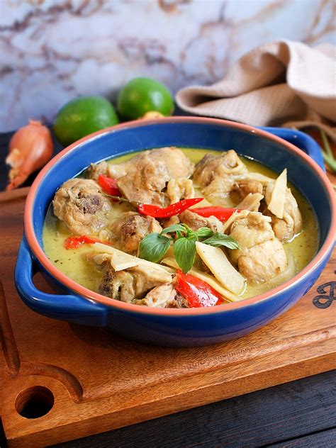 Thai Green Chicken Curry - Easy Recipe | Amiable Foods