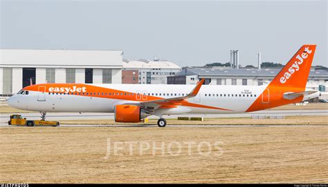 Easyjet A321 : Easyjet Airbus A321 Neo Taxi And Takeoff From Kefalonia ...