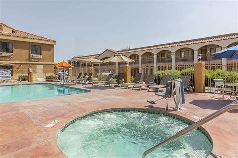 Rodeway Inn & Suites in Twentynine Palms | Hotel Rates & Reviews on Orbitz