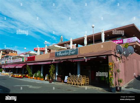 Shops and restaurants, Yumbo Centrum, shopping and entertainment Stock Photo: 67303743 - Alamy