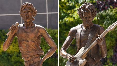 Statues of The Rolling Stones' Mick Jagger and Keith Richards unveiled in Dartford – photos