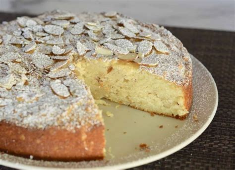 Almond Ricotta Cake | Recipe in 2020 | Ricotta cake recipes, Desserts, Italian desserts