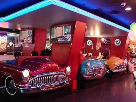 Beverly Hills Diner | Vintage diner, Diner decor, Retro diner