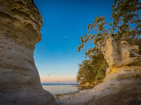 Hole in the Wall Beach | NSW Holidays & Accommodation, Things to Do, Attractions and Events